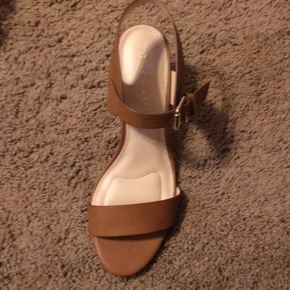 Kelly & Katie tan heels - Picture 3 of 4